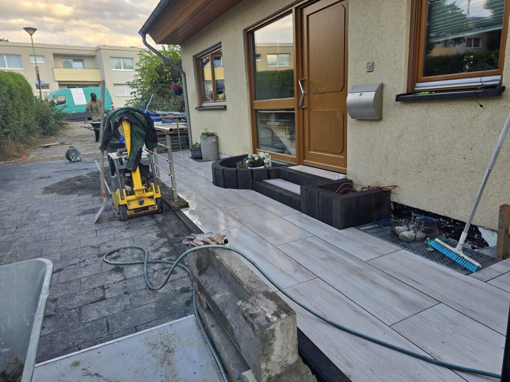 Neuer Eingang in Hoppegarten